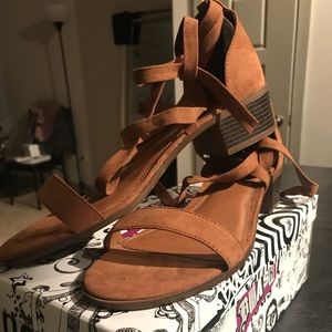 New Tan Sandals